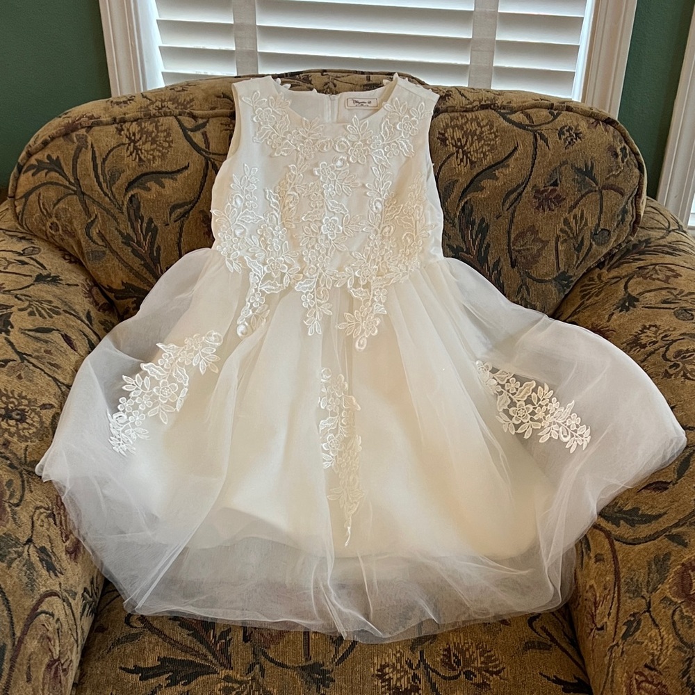 Wedding flower girl Elegant Ivory Lace Kids Dress
